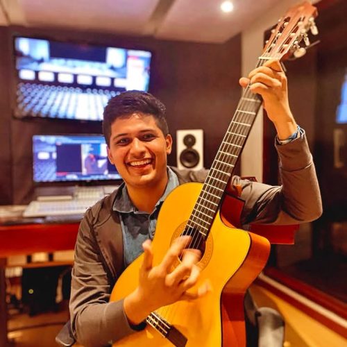 Del Taller a la Tarima: La Historia de un Artista Vallenato que Canta y Repara post thumbnail image