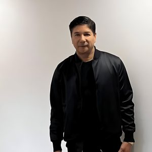 ¡Hoy celebramos el cumpleaños de uno de los grandes del vallenato: Iván Calderón!