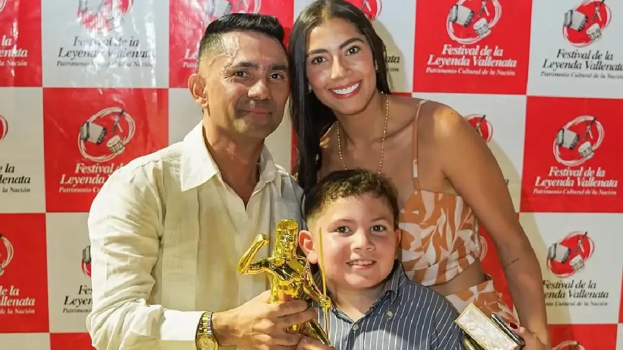 IVÁN ZULETA VIVIÓ UN EMOTIVO MOMENTO MUSICAL JUNTO A SU NIETO EN ESCENA post thumbnail image