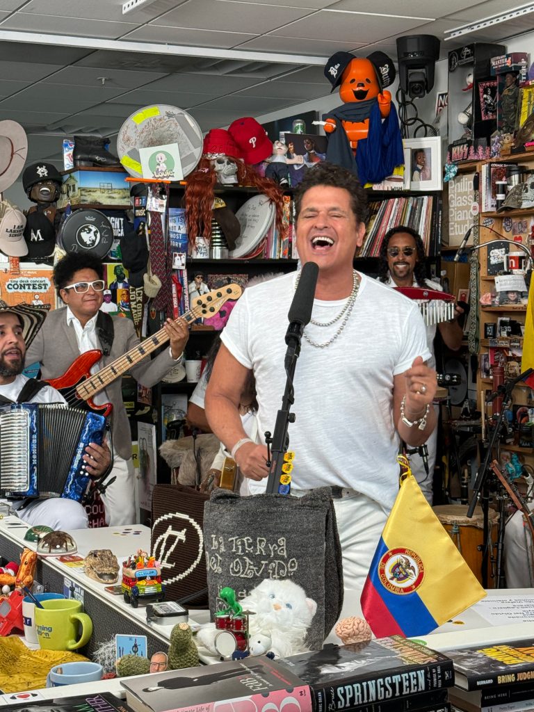Carlos Vives Vallenato FM
