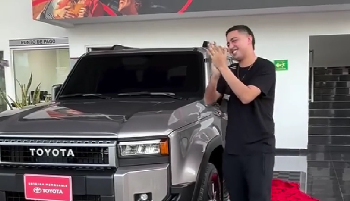 Martin Elias Jr y su camioneta Vallenato FM Martin Elias Jr y su camioneta Vallenato FM