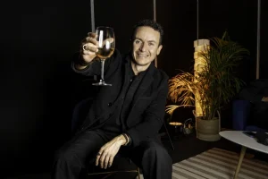 Fonseca presenta su nueva canción para despedir el 2025