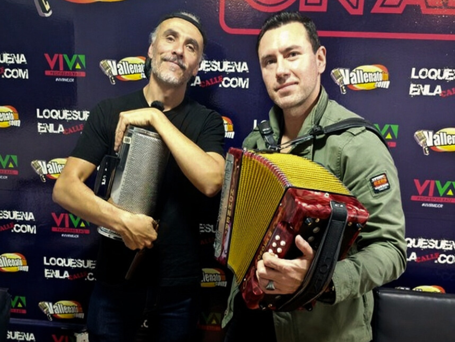 Sonora Caimán, un grupo que revitaliza el folclor colombiano post thumbnail image