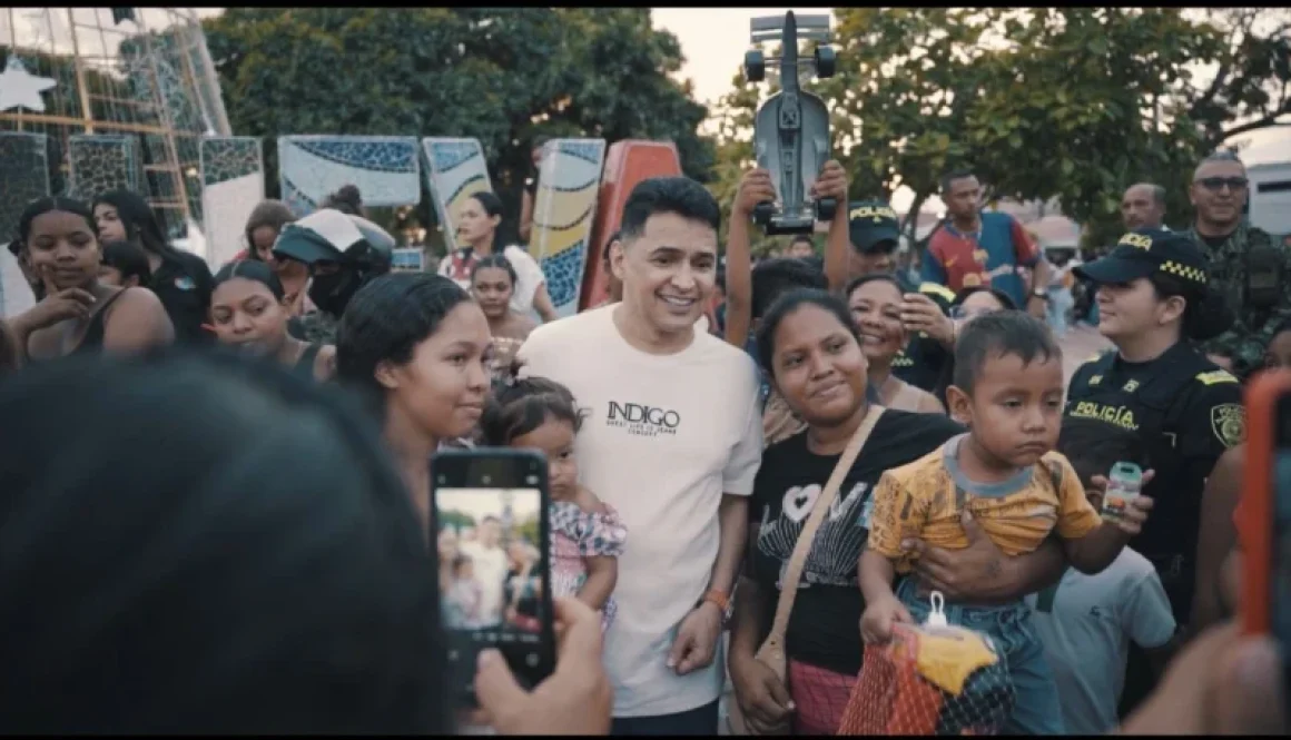 Jorge Celedón con los niños