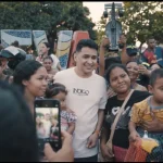 Jorge Celedón con los niños