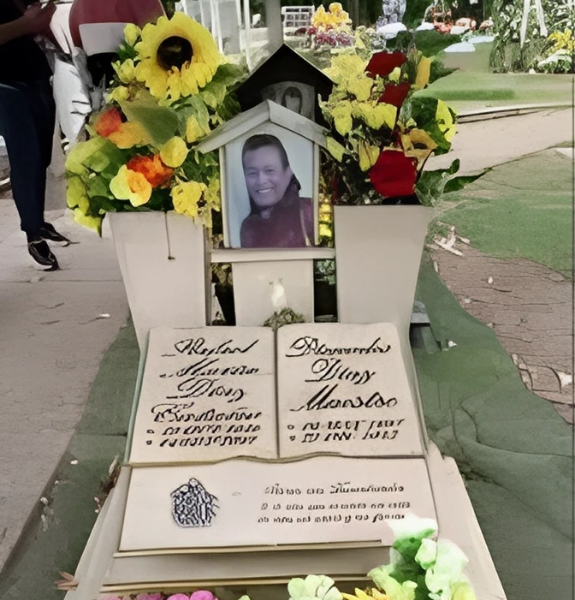 Profanan tumba de Diomedes Diaz