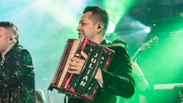Manuel Julián se inscribe al Festival Vallenato