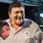 Poncho Zuleta besa a una seguidora