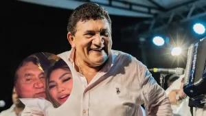 Poncho Zuleta besa a una seguidora