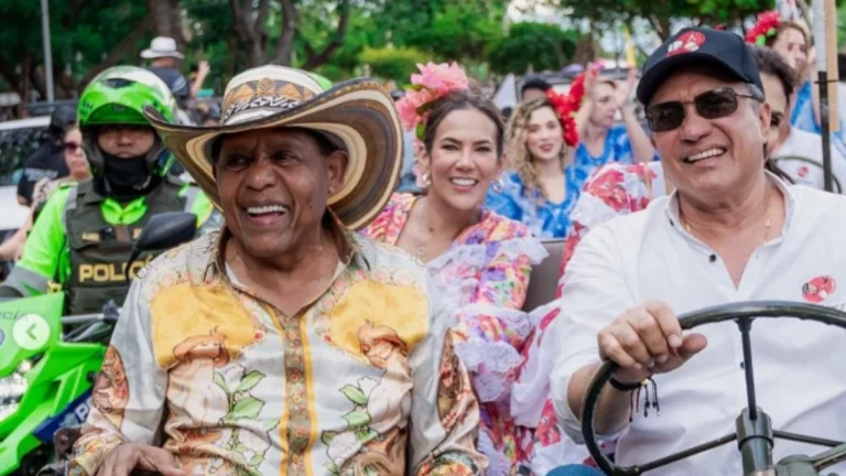 Desfile inicio del Festival