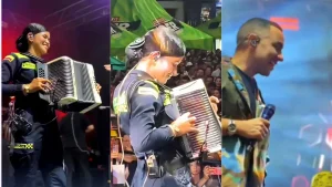 Pipe interpreta junto a una policía